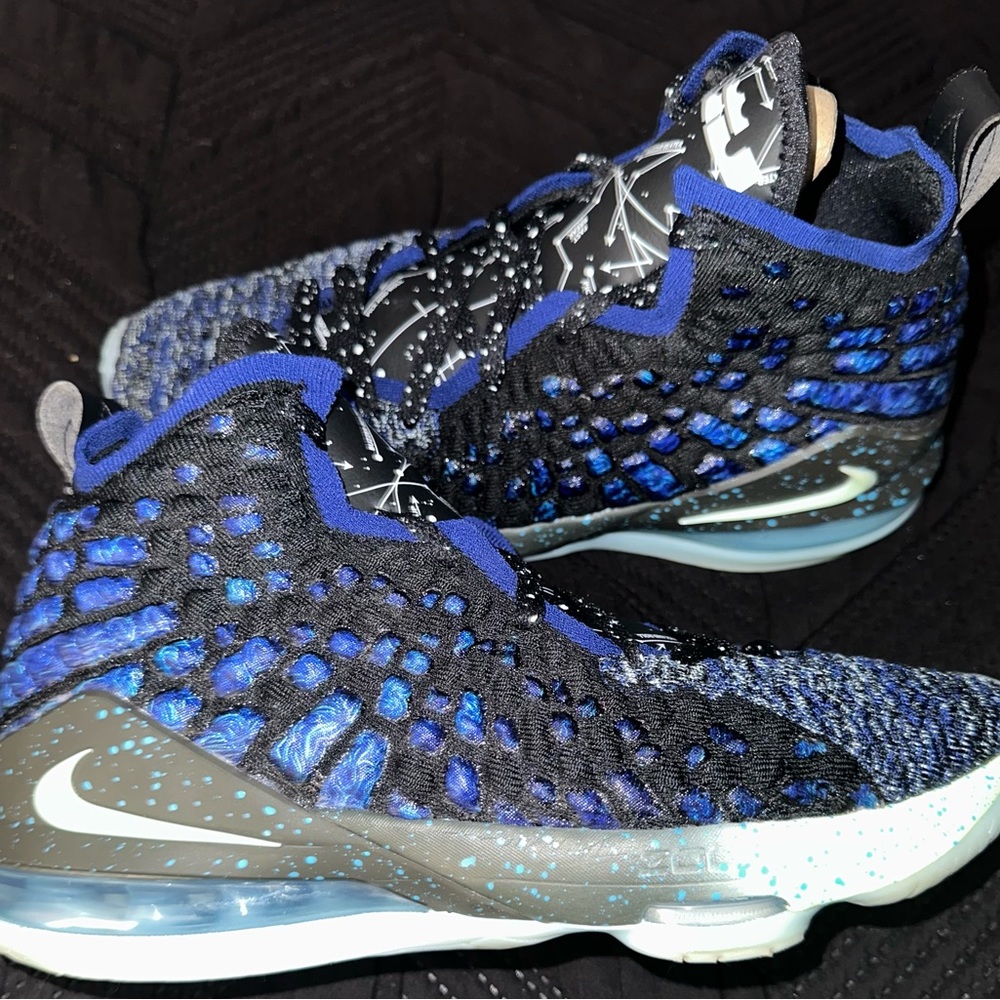 EUC Boys Nike LeBron 17 PS Constellation Tennis Shoes Blue Size 7y Original Box